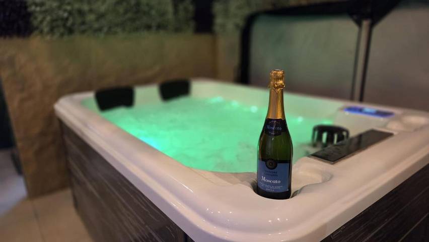 Apartamento de vacaciones para 2 personas, con jardín además de sauna y jacuzzi - 1