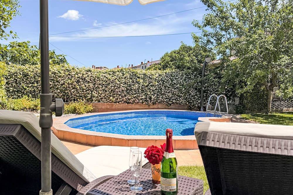 Entire apartment, Ein Apartment im Ferienhaus Zweirosen in Valbandon, Southcoast Istria
