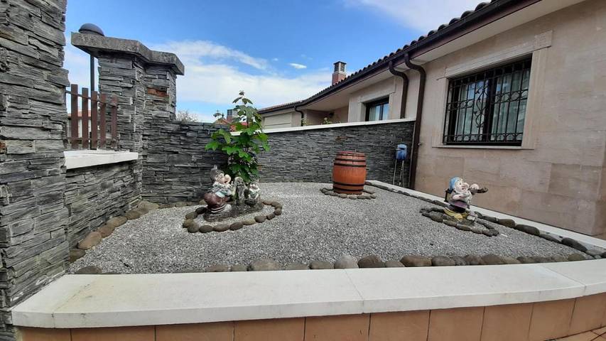 Casa rural para 6 personas, con terraza en Aya - 3