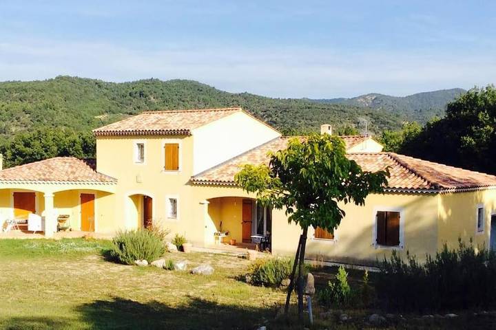 Location de vacances pour 9 personnes, avec Terrasse et Vue à Estoublon