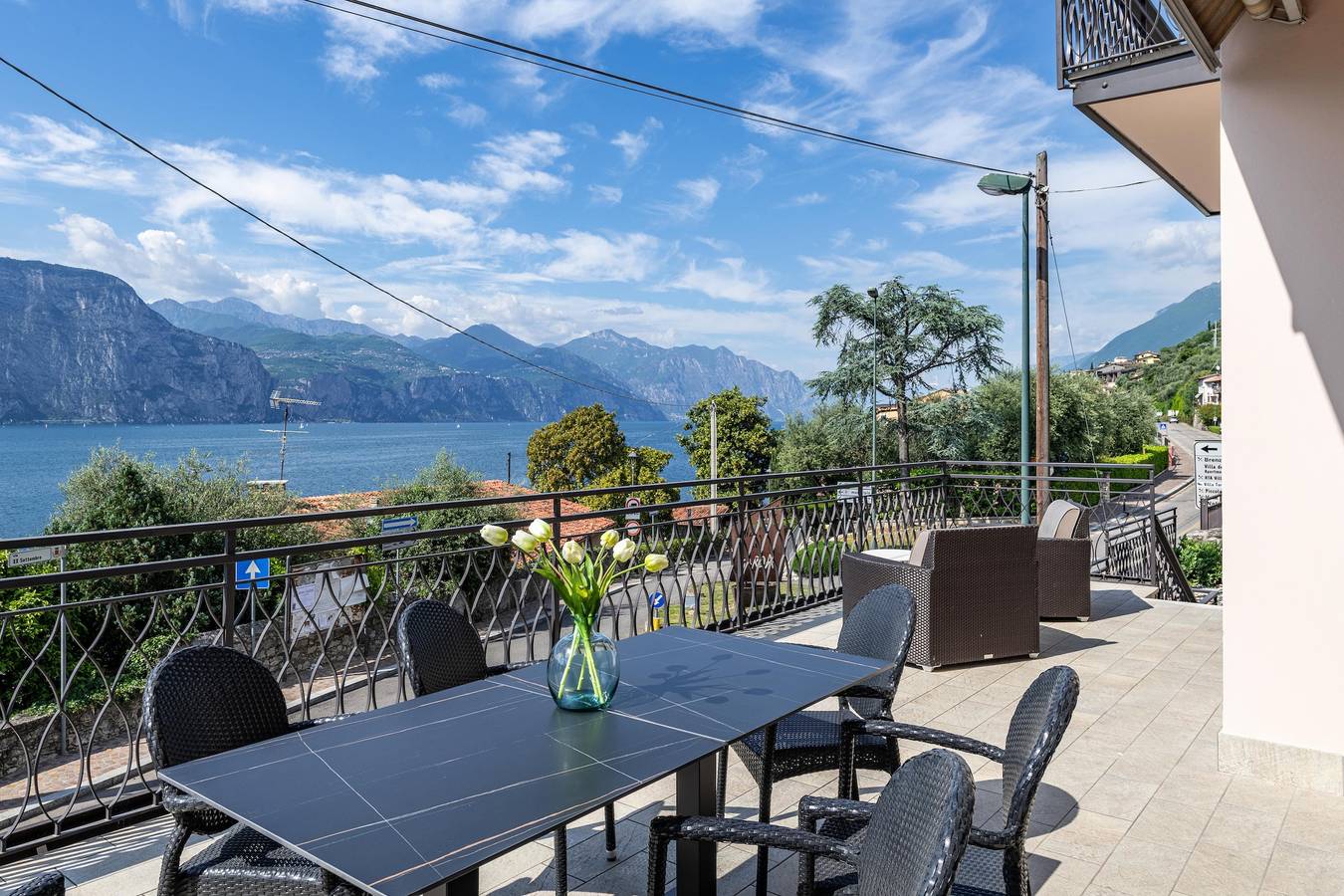 Appartement entier, Appartement 'Cà Granda Brenzone' avec vue sur lac, Wi-Fi et climatisation in Brenzone, Montagnes autour du lac de Garde