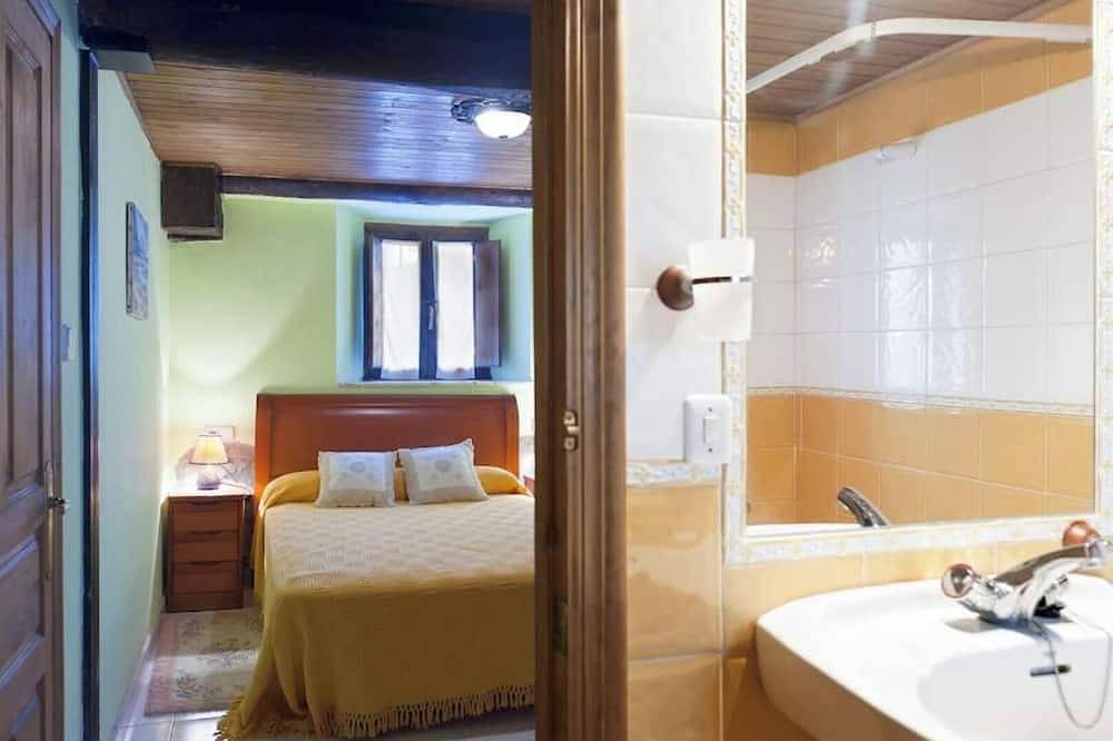 House Margot I in Sevares, Piloña