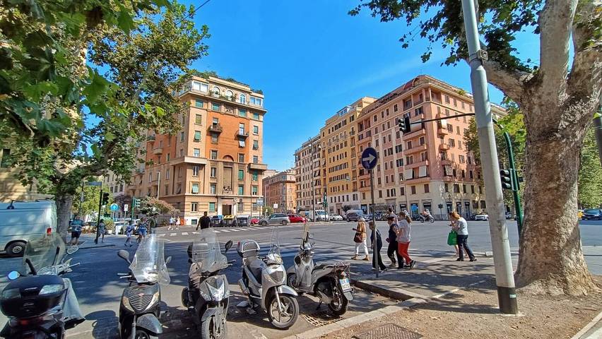 Entire apartment, "Verdastro" Apartment with Wi-Fi and Air Conditioning Near Vatican in Rome, Rome Province