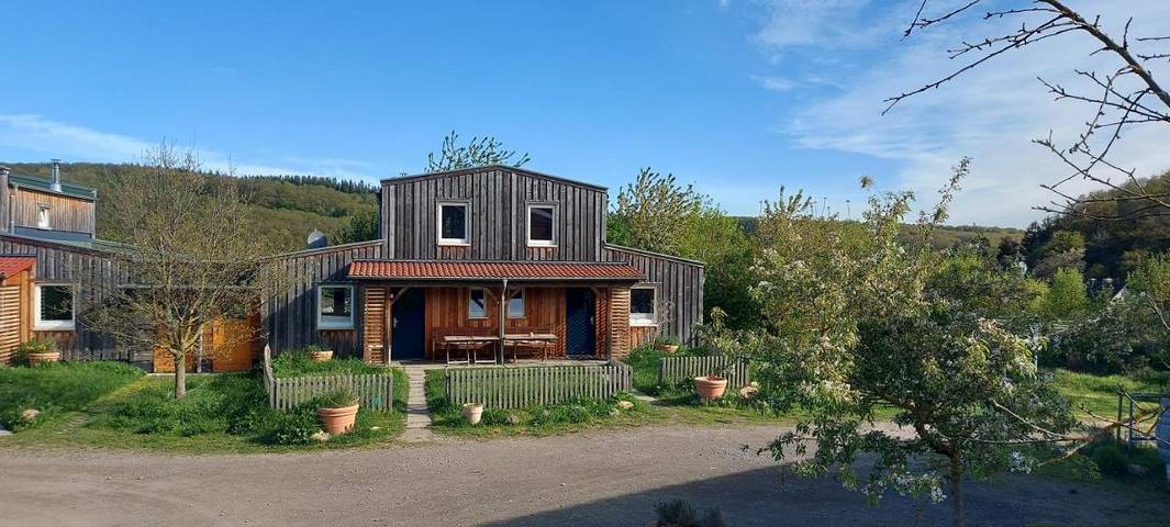 Ferienwohnung für 5 Personen, mit Terrasse und Garten sowie Ausblick