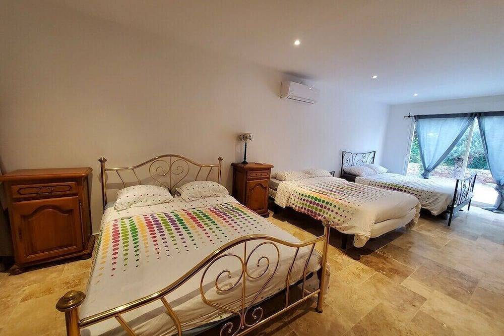 Villa Azur 6 bedrooms and heated pool 18 persons in Le Thoronet, Draguignan region