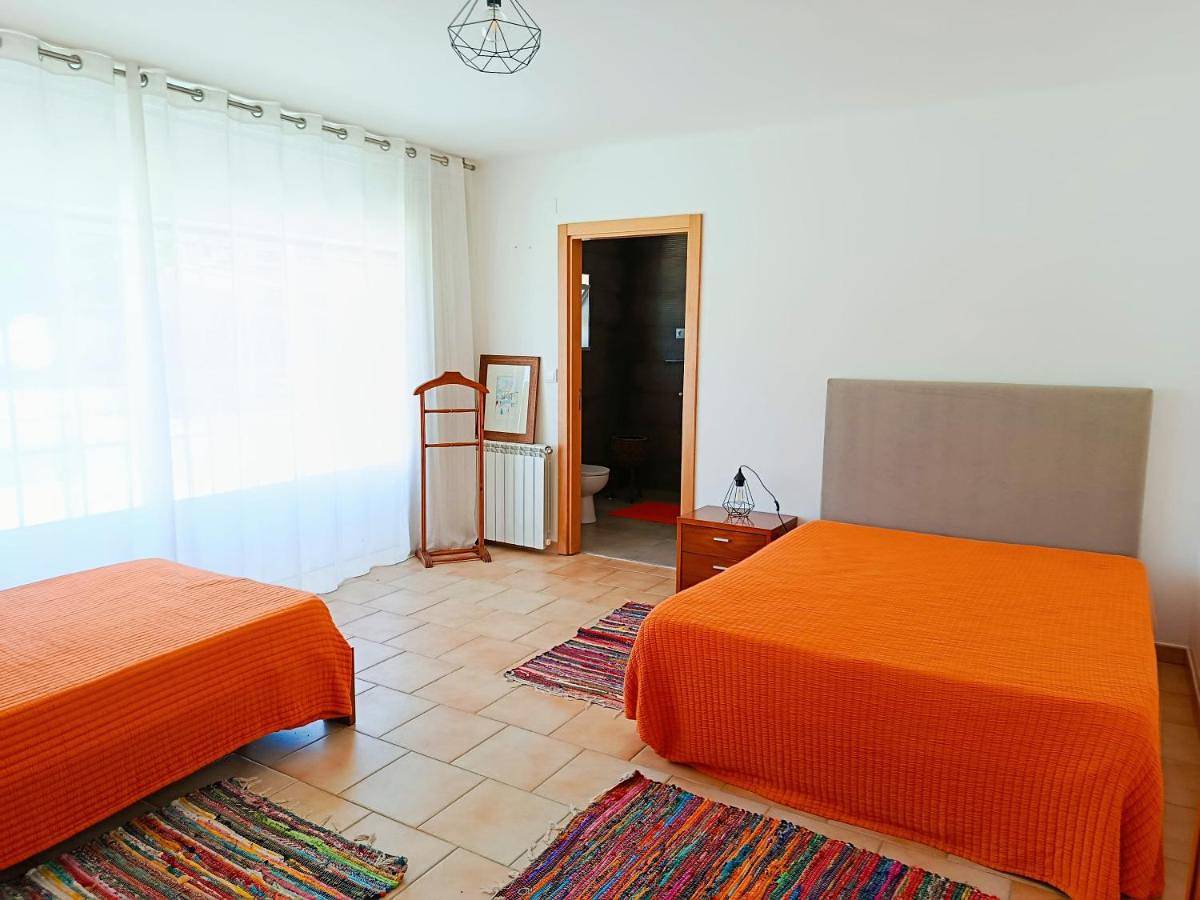 Two-Bedroom House in Famalicão, Leiria distrito