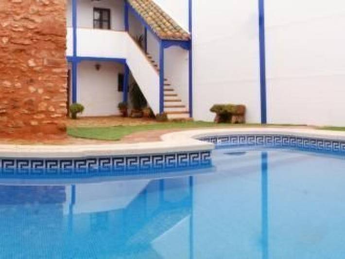 Casa de vacaciones para 10 personas, con jardín además de balcón y piscina en Castilla-La Mancha - 3