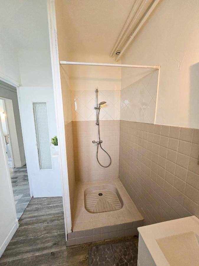 Gîte pour 4 personnes, avec balcon et vue sur le lac à Château-Arnoux-Saint-Auban - 4