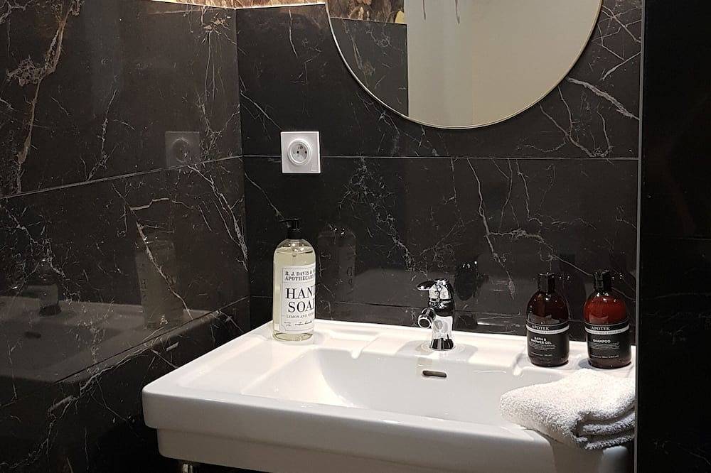 Entire apartment, Suite with individual Spa \"Seigneurial Suite in Ploërmel, Vannes region