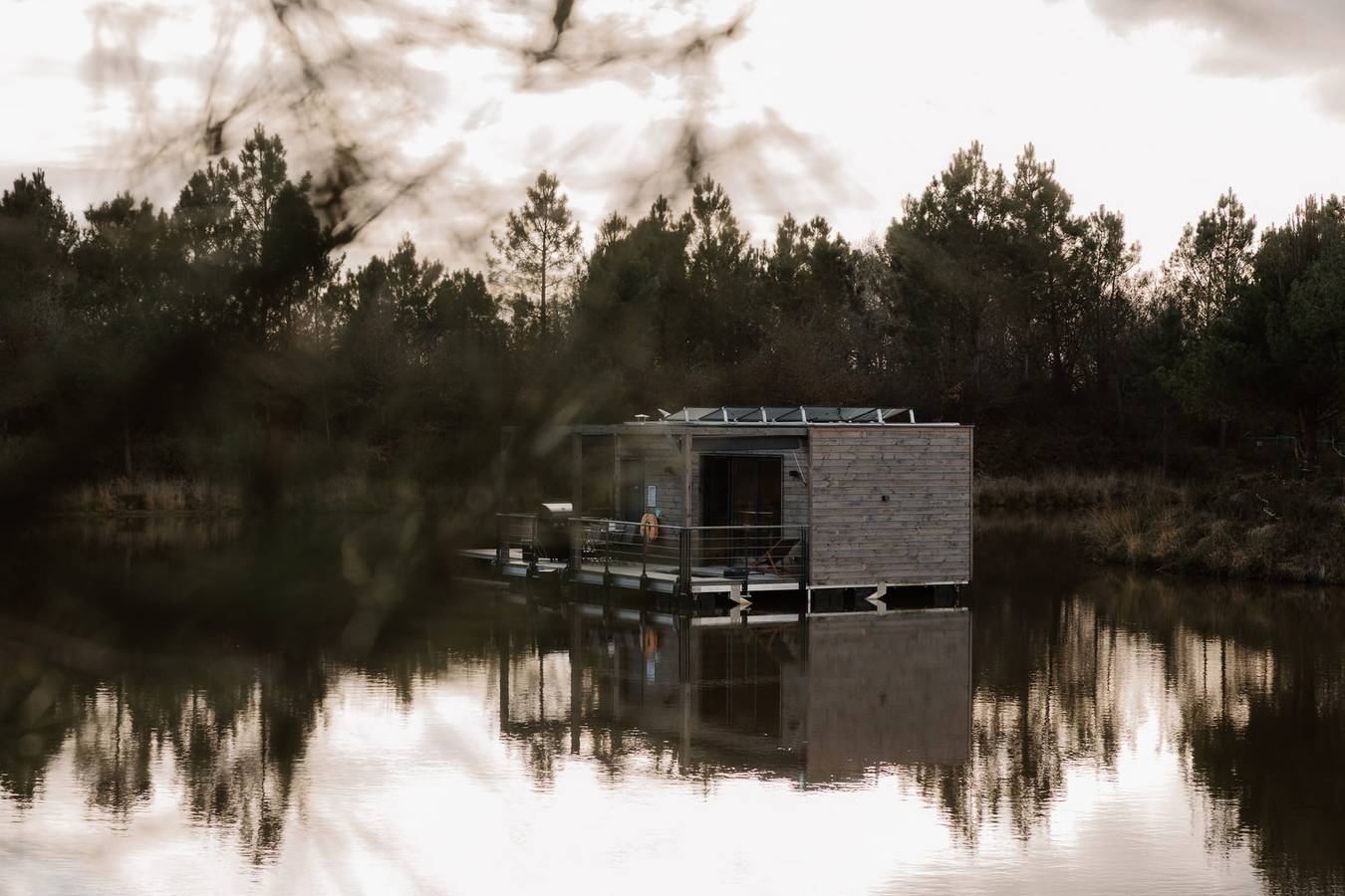 Lodge on the water in Dordogne in Parcoul, Périgord Vert