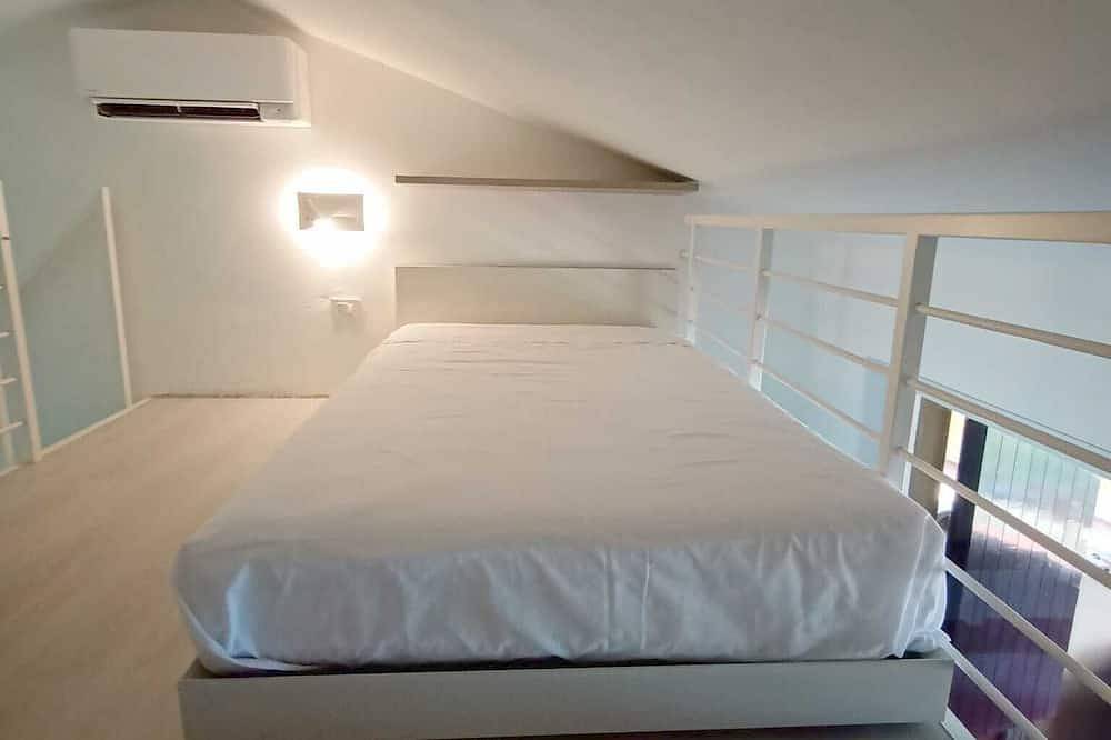 Ganze Wohnung, Großzügige Wohnung mit Seeblick und Swimmingpool in Monte Isola in Monte Isola, Iseosee