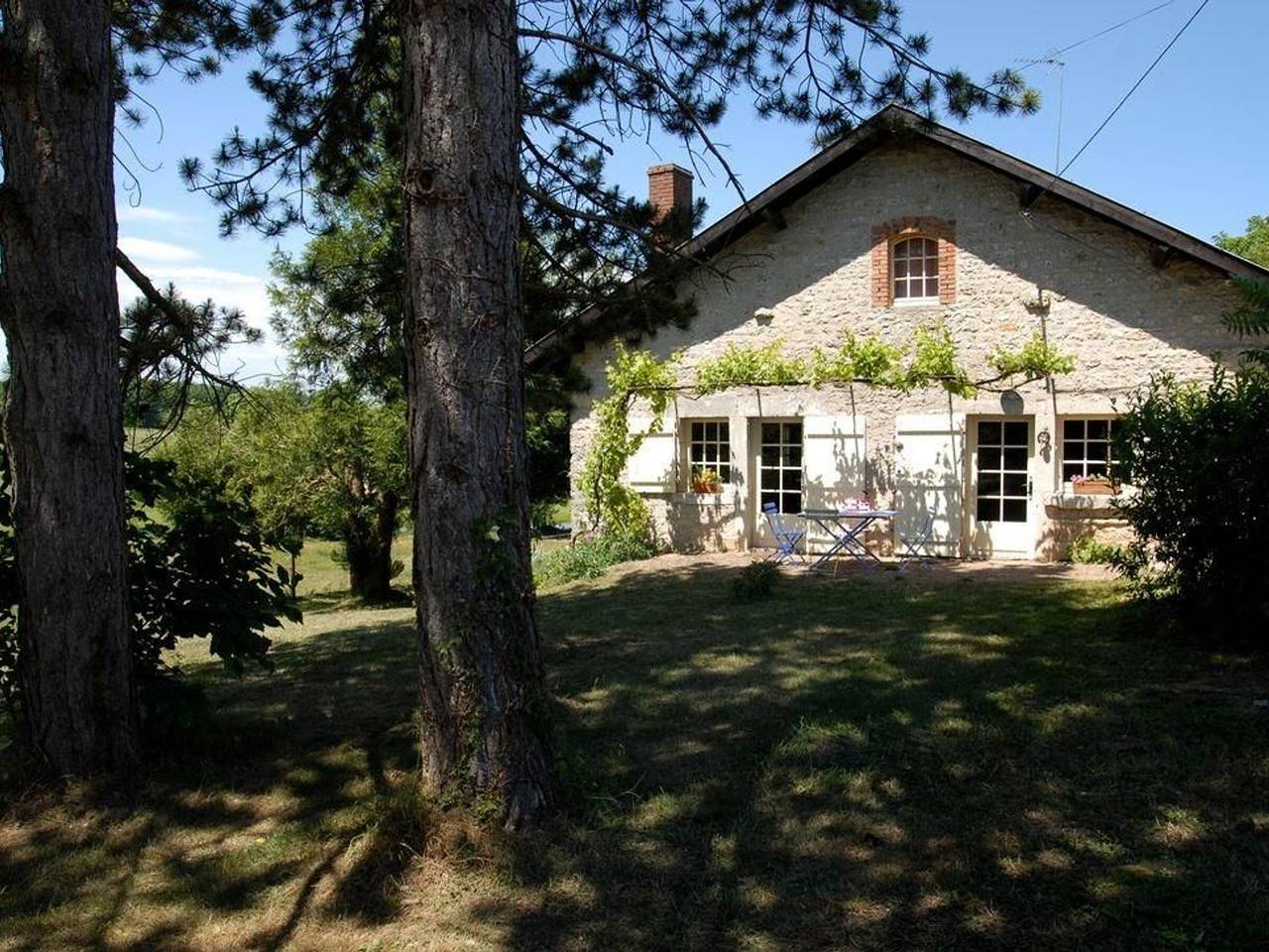 Maison charmante avec cheminée et animaux admis près de Bèze in Noiron-sur-Bèze, Région de Dijon