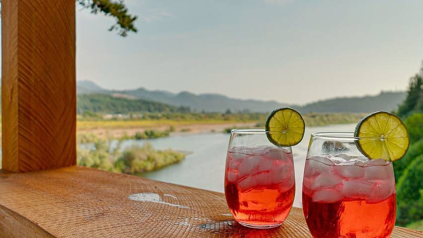 Vacation rental for 7 people, with hot tub and balcony, with pets in Oregon Coast