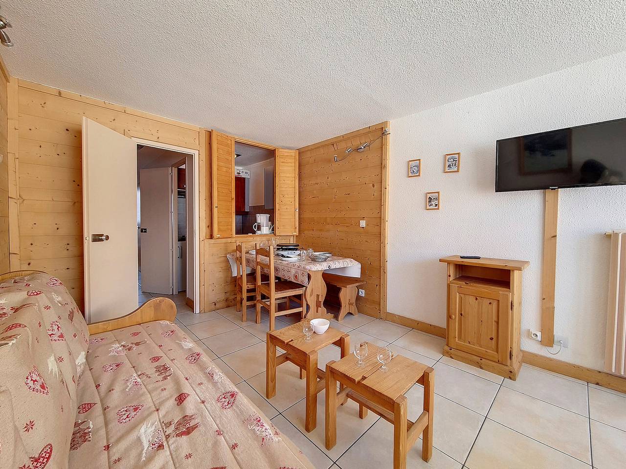 Ganze Wohnung, Renovierte 2-Zimmer-Wohnung, Ski-in/Ski-out, Südbalkon in Les Menuires, Saint-Martin-de-Belleville