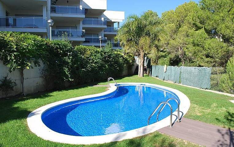 Location de vacances pour 6 personnes, avec Terrasse ainsi que Piscine et Vue à Calafat