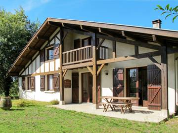 Gîte pour 10 personnes, avec jardin et terrasse, animaux acceptés à Uza