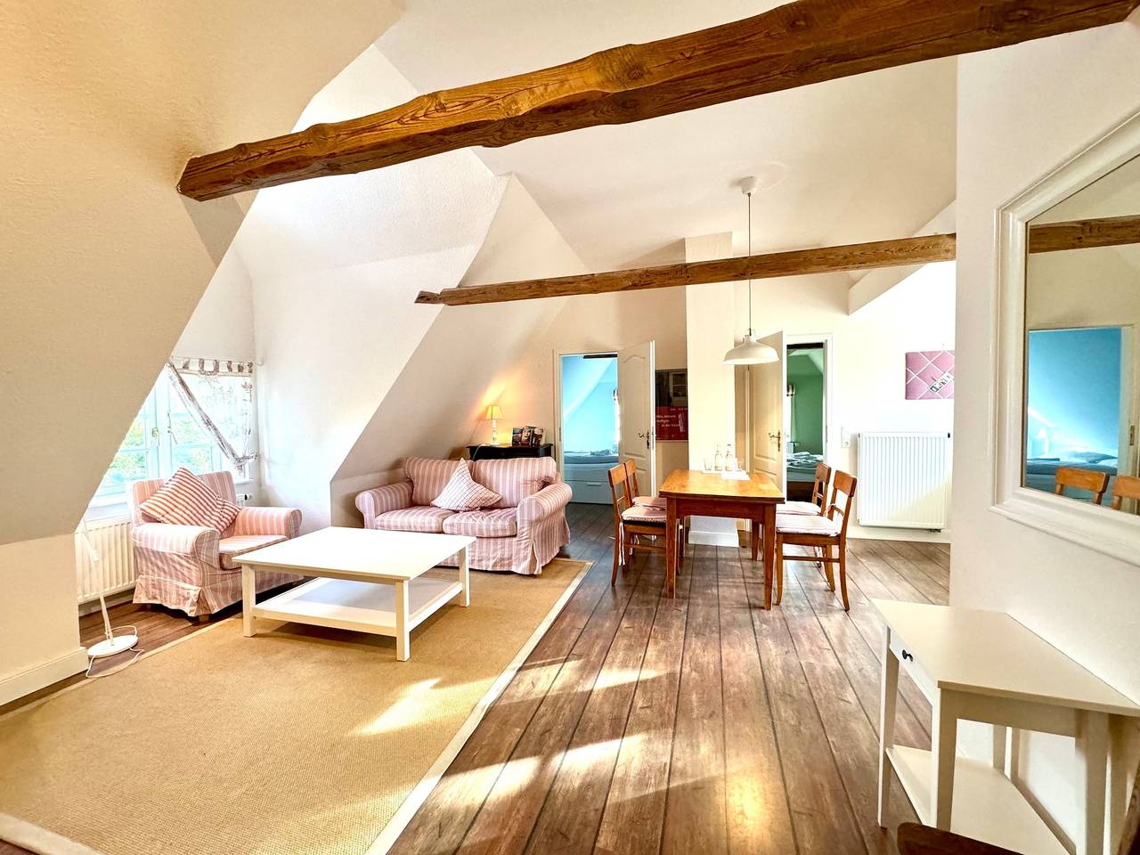 Ganze Ferienwohnung, Altes Standesamt Große Wohnung in Toftum (Föhr), Oldsum