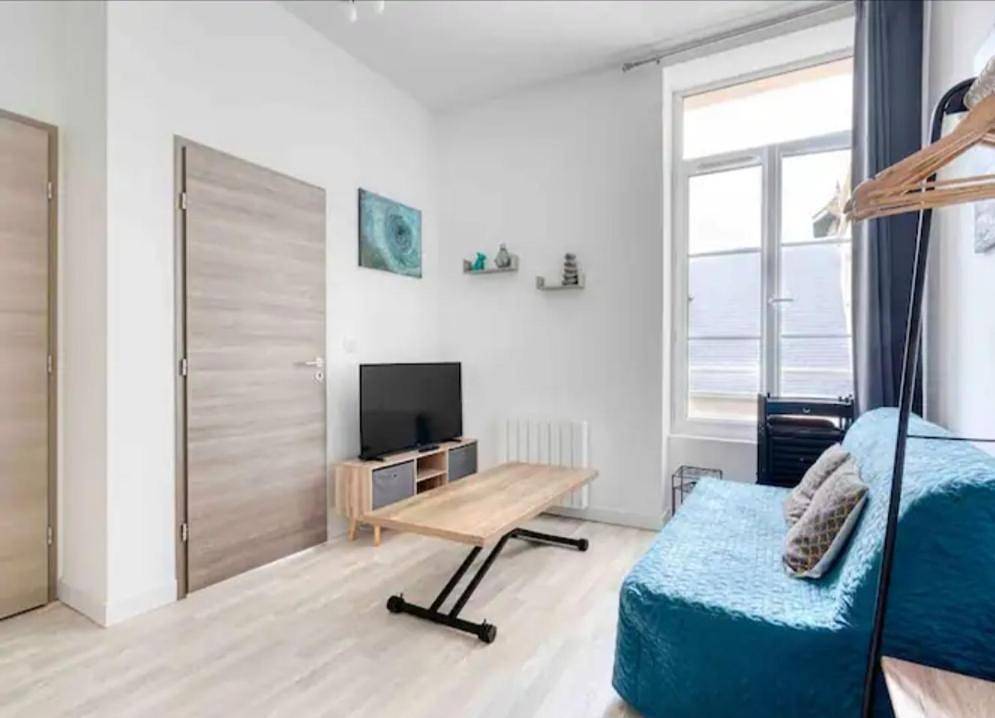 Appartement entier, One-Bedroom Apartment in Douvres-la-Délivrande, Région de Caen