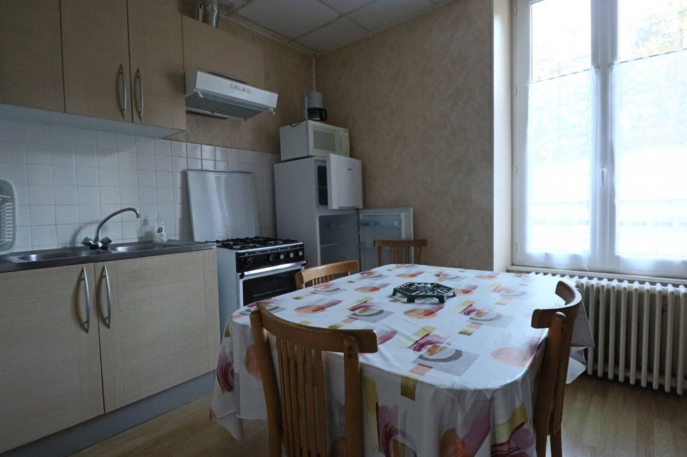 Appartement entier, Myosotis n°5 - Villa Parisienne avec vue sur la montagne et Wi-Fi in La Bourboule, Parc naturel régional des Volcans d'Auvergne