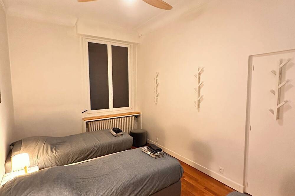 Appartement entier, Appartement de  120M2. 7 Lits. 5 minutes du Métro in Les Lilas, Seine-Saint-Denis