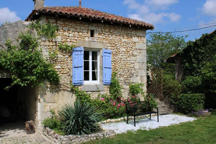 Location de vacances pour 2 personnes, avec jardin et piscine en Charente - 3