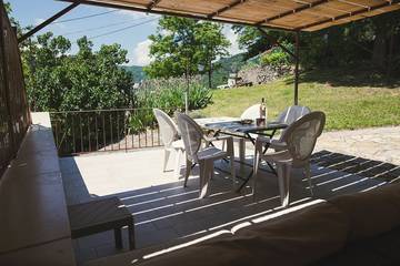 Gîte pour 5 personnes, avec piscine ainsi que terrasse et jardin, animaux acceptés à Asperjoc