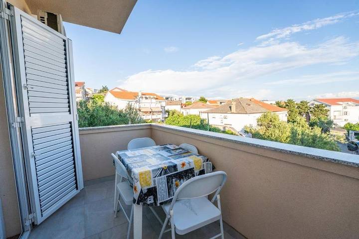 Ferieleilighet for 4 personer, med badebasseng og balkong / terrasse i Kroatia