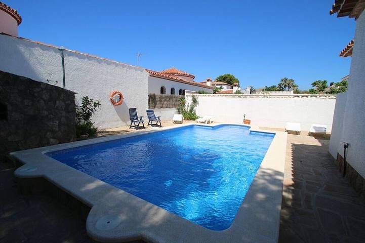 Villa für 8 Personen, mit Pool und Terrasse sowie Garten, mit Haustier - 1