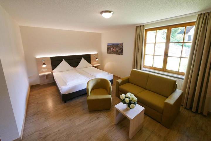 Hotel für 2 Personen, mit Terrasse und Garten sowie Sauna und Ausblick in Tengen