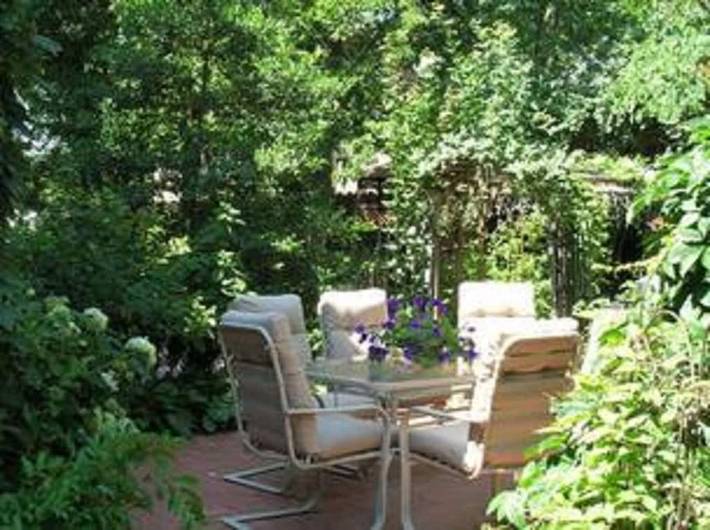 Bed and breakfasts for 6 people, with garden and hot tub in Missouri