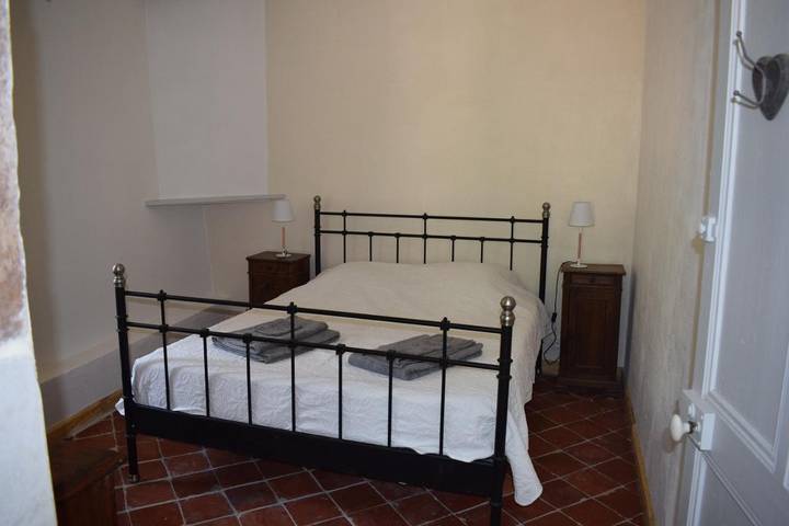 Gîte pour 6 personnes, avec terrasse et vue à Saint-Jean-de-Maruéjols-et-Avéjan - 4