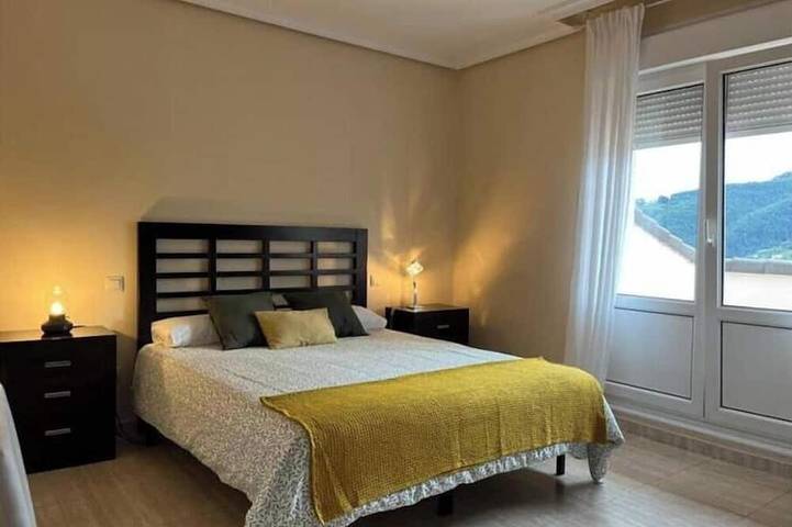 Mikasita: spacious house with mountain views in Muskiz, Basque Coast (Spain)