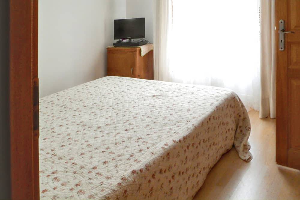 Homerez - Casa en Nages con vistas al lago in Lago de Laouzas, Nages