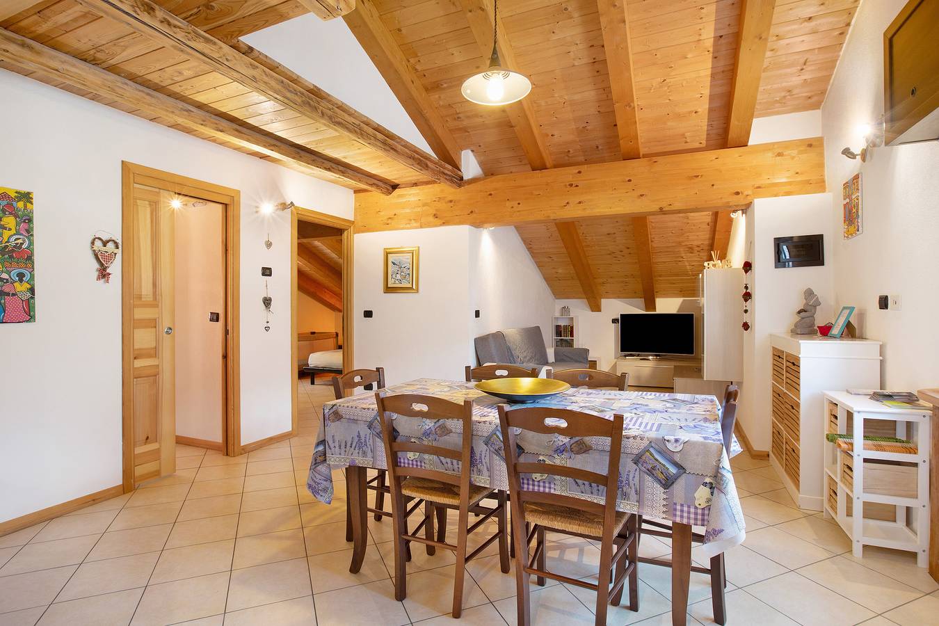 Appartement entier, Appartement "Casa Michod - Nonno Marcel" avec vue sur la montagne, jardin commun et Wi-Fi in Saint-Vincent, Comune di Châtillon