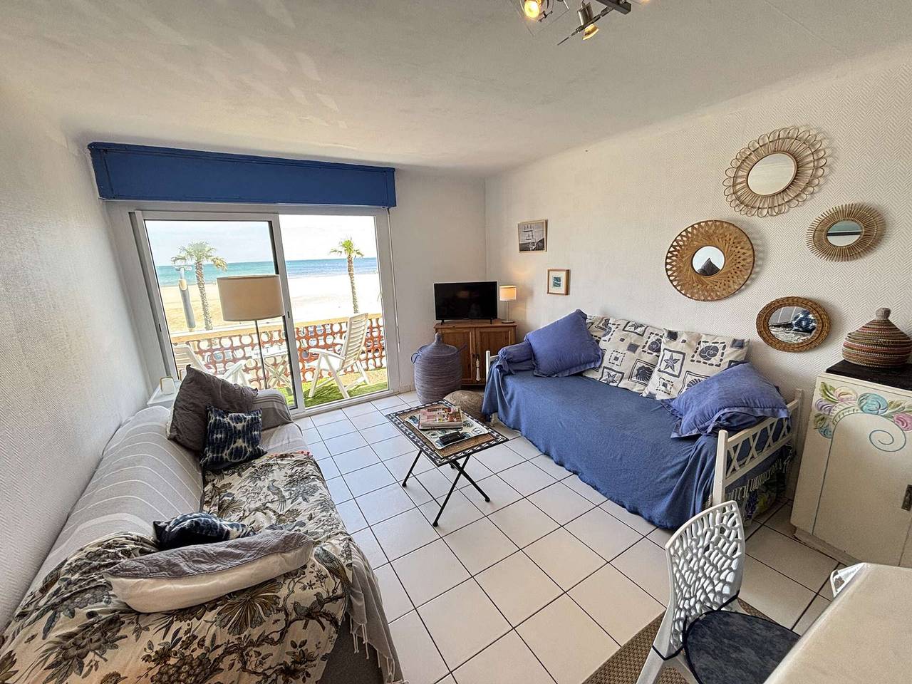 Entire apartment, 4-person apartment with sea-view balcony in Port-la-Nouvelle in Port-la-Nouvelle, Narbonne region