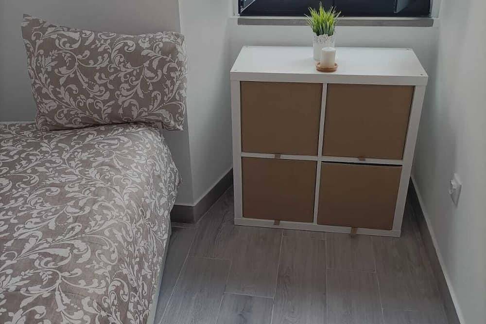 Casa situada na antiga R. Nova de Levante. Zona típica da cidade cubista. in Olhão, Parque Natural da Ria Formosa