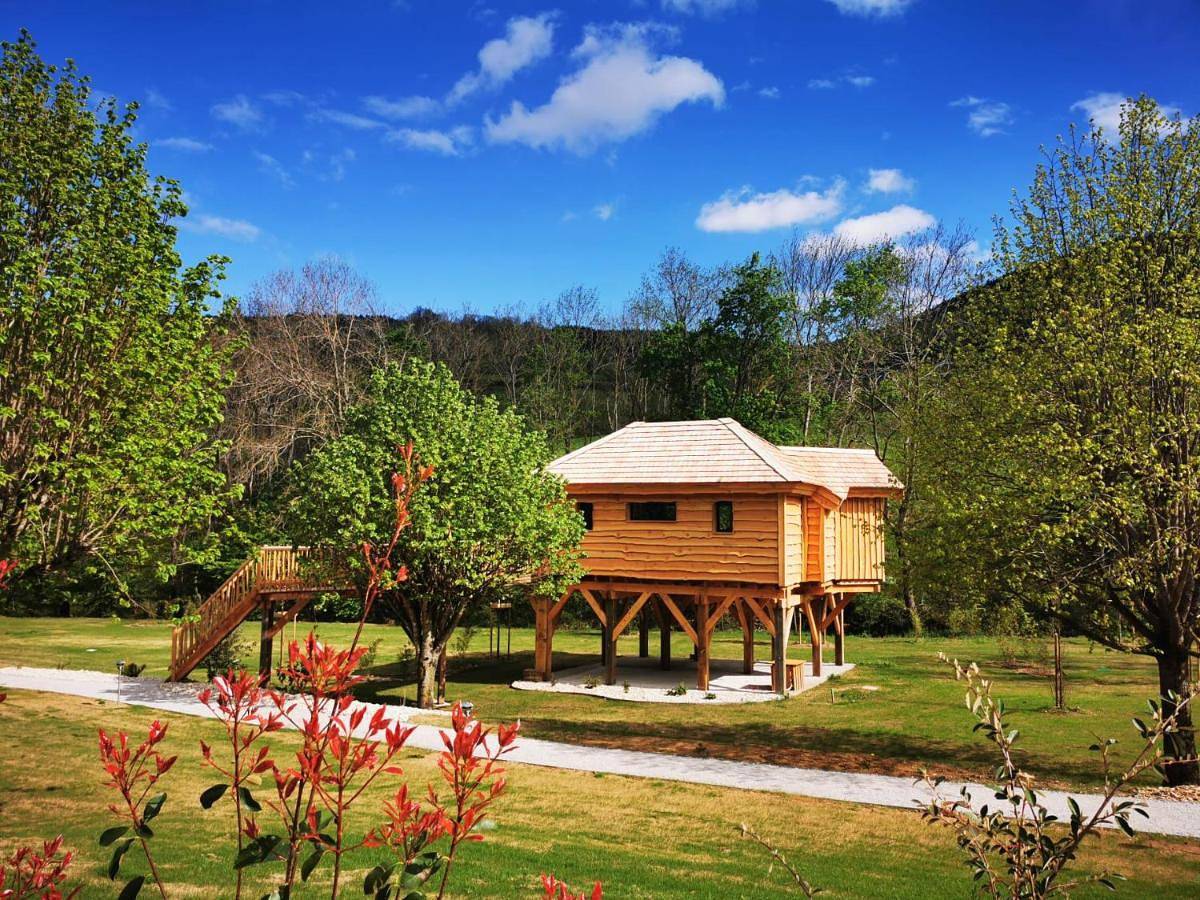 Suite with Hot Tub in Satillieu, Région de Tournon-sur-Rhône