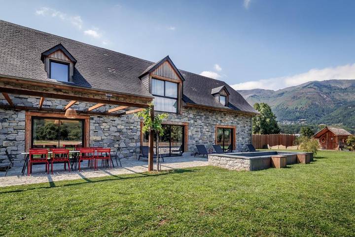 Villa pour 10 personnes, avec terrasse ainsi que vue et piscine - 1