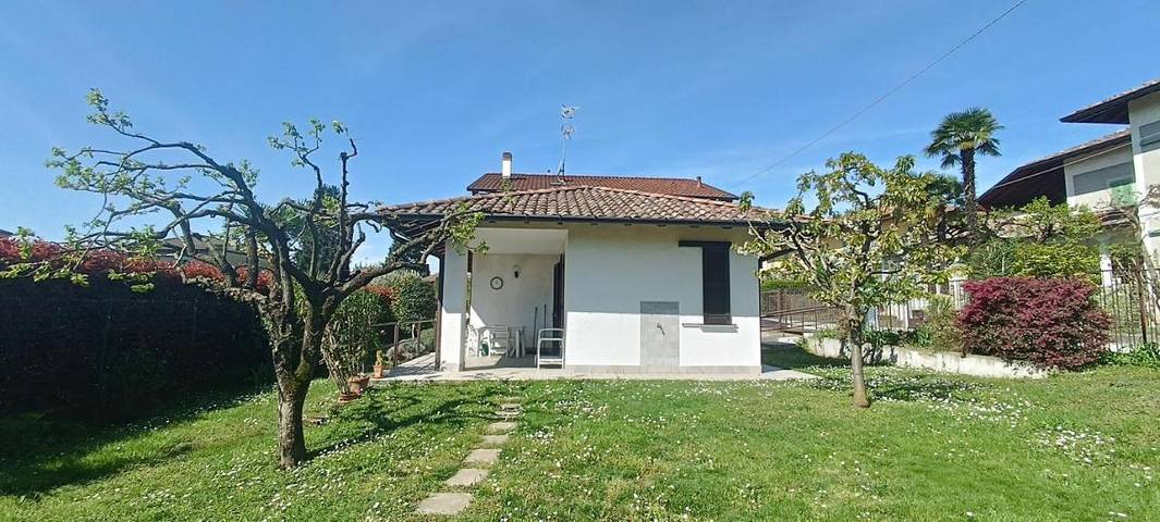 Location de vacances pour 4 personnes, avec balcon et jardin dans Angera - 2