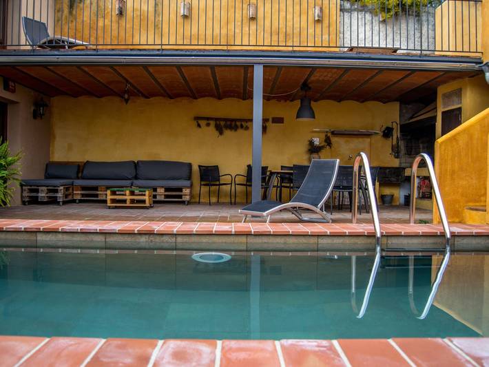 Casa de vacaciones para 8 personas, con balcón además de jardín y piscina en Bajo Penedés
