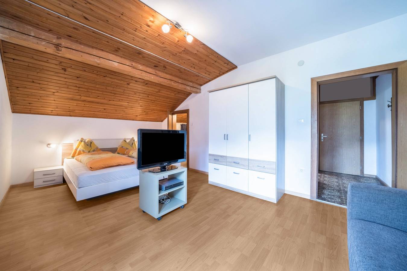 Ganze Wohnung, Ferienwohnung "Tschigat Leilichhof" mit Bergblick, Wlan, Balkon & Garten in Mitterlana, Lana