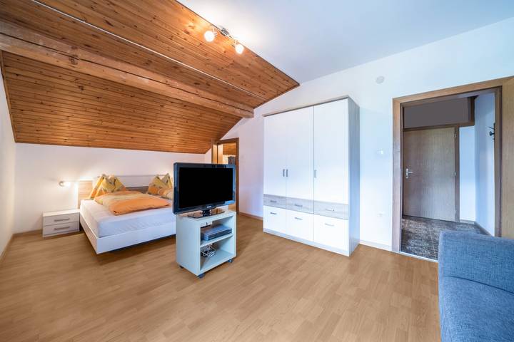 Appartamento intero, Appartamento "Tschigat Leilichhof" con vista sulle montagne, Wi-Fi, balcone e giardino in Lana di Mezzo, Lana