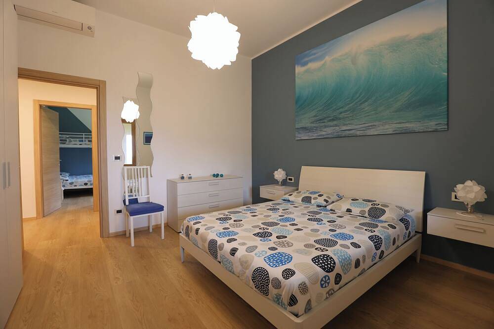 Entire apartment, First floor villa with heated pool and garden in Rialto, Ligurian Alps