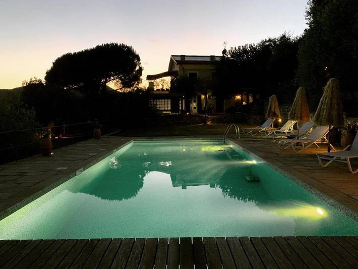 Location de vacances pour 3 personnes, avec piscine ainsi que jardin et vue à Leivi