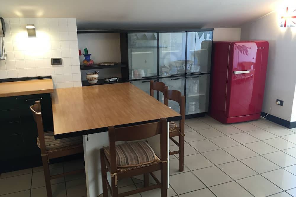 Apartamento entero, Moderno ático con una gran terraza con vistas al mar situado a 150 metros de la playa in Giulianova, Giulianova (Municipio)