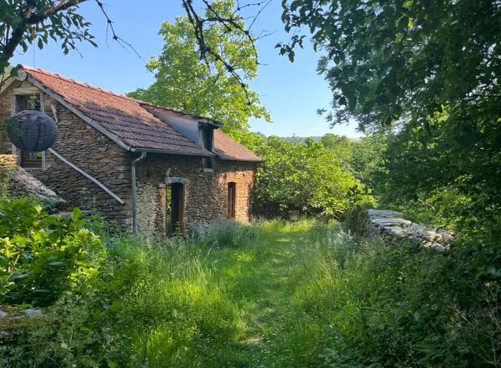 Location de vacances pour 4 personnes, avec piscine ainsi que vue et jardin, animaux acceptés à Cassaniouze