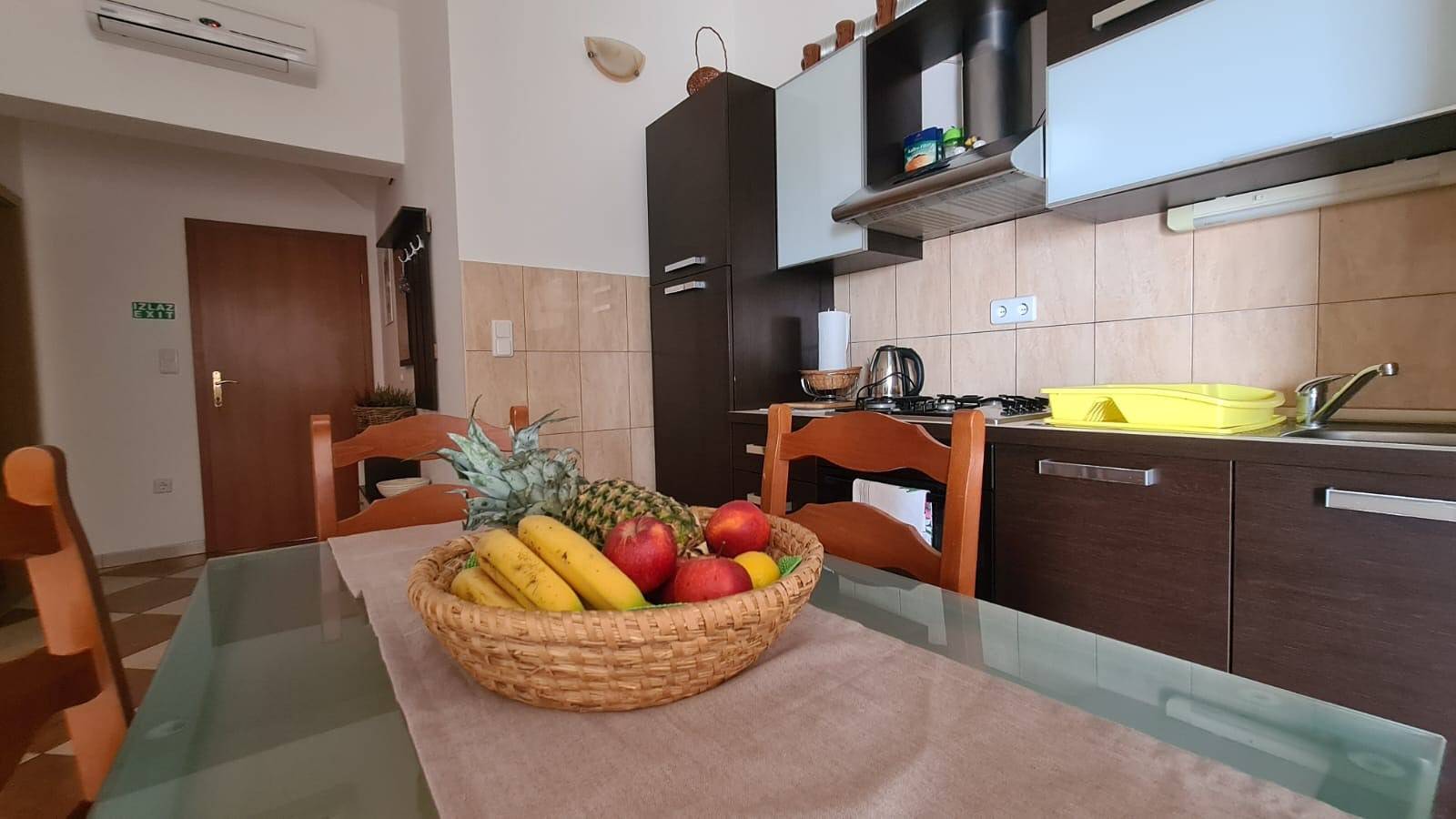 Ganze Wohnung, Zwei-Zimmer-Wohnung Bašković A3 auf der Insel Brač in Supetar, Brac