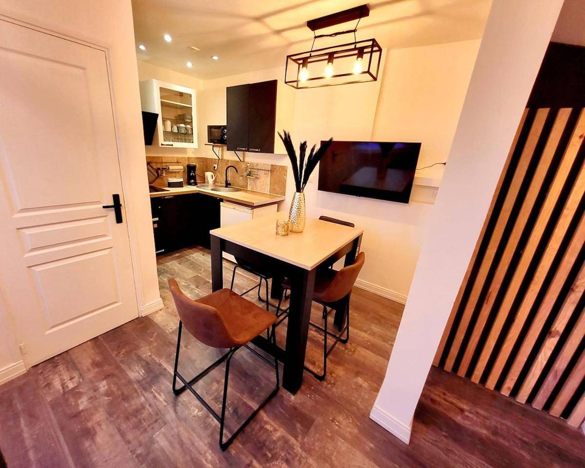 Appartement entier, [Le Bartayres 1] T3 en souplex, terrasse, centrale in Lourdes, Hautes-Pyrénées
