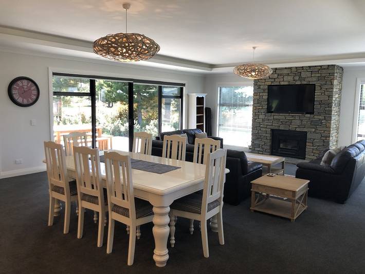 Holiday home for 8 people, with garden and balcony in Twizel