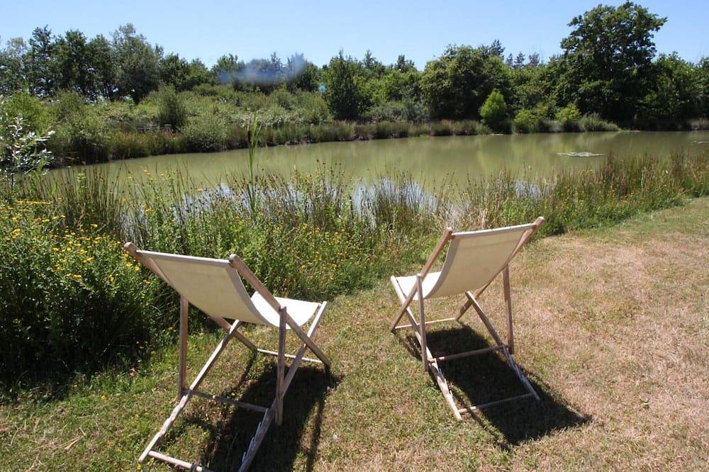 Gîte rustique à Cheverny: nature, tennis, animaux bienvenus, pêche et châteaux de la Loire à proximité in Contres, Sologne